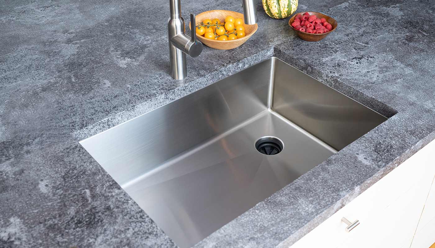 Half inch radius undermount stainless steel sink