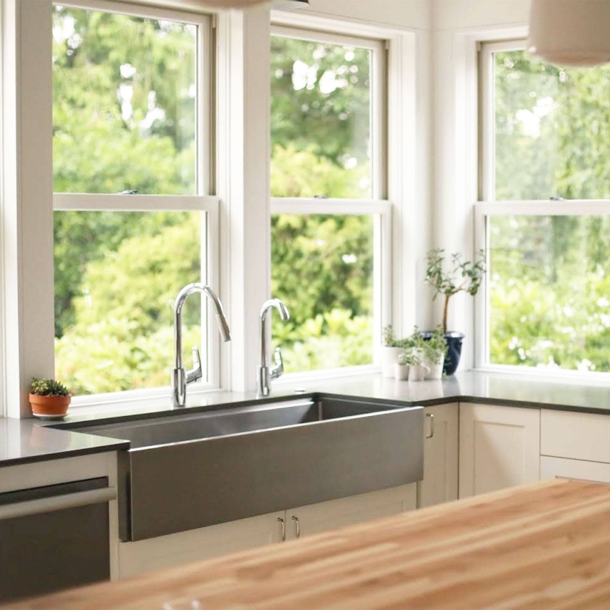 Dual basin farmhouse workstation sink with low dividee