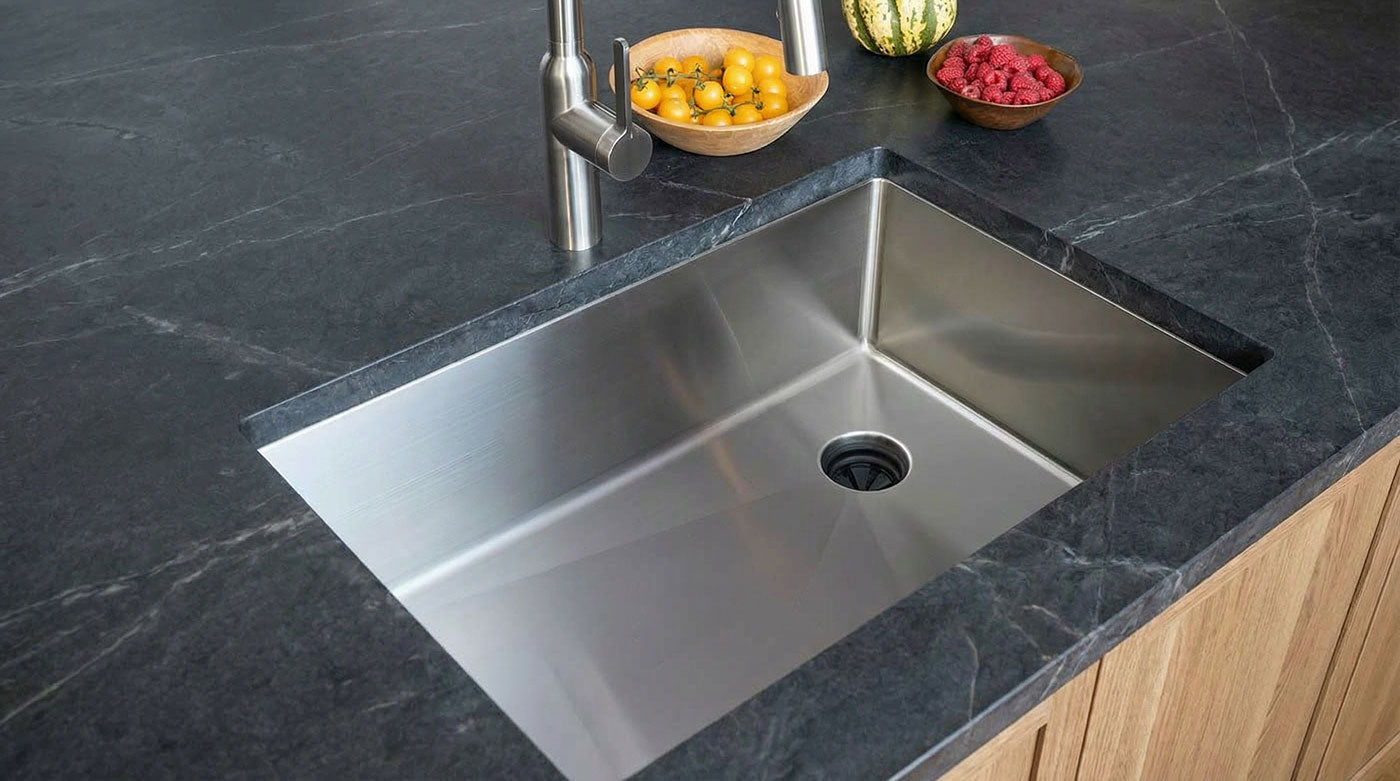 Half inch radius undermount stainless steel sink