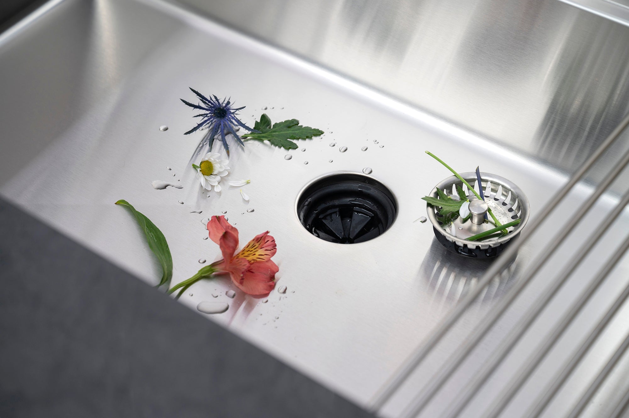 Cleaning and caring for a stainless steel kitchen sink