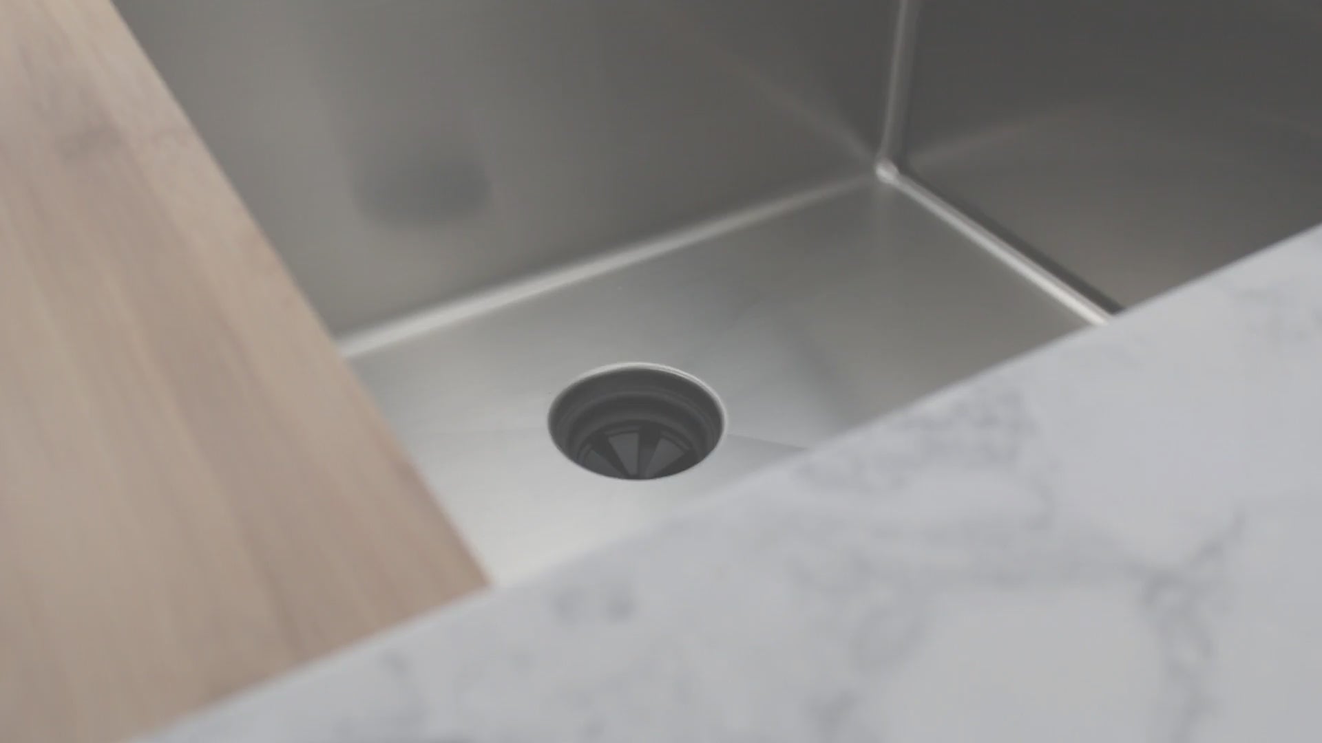 Loop video explaining how Create Good Sinks new design eliminates germs and bacteria in the kitchen sink