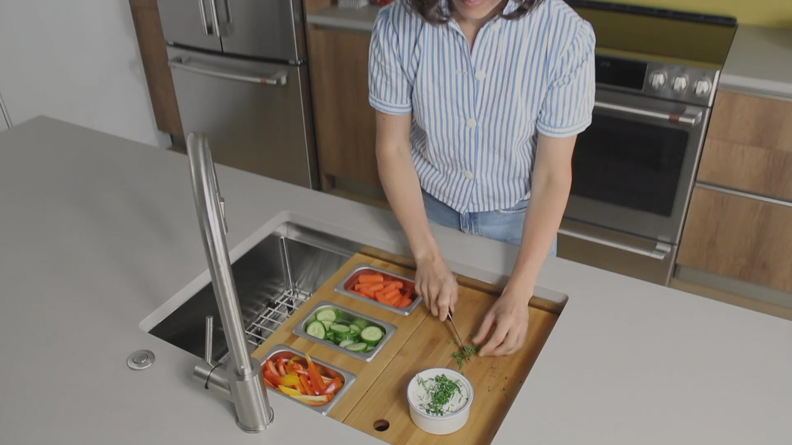 Video: workstation kitchen sinks paired with the Seamless Centerpiece Drain