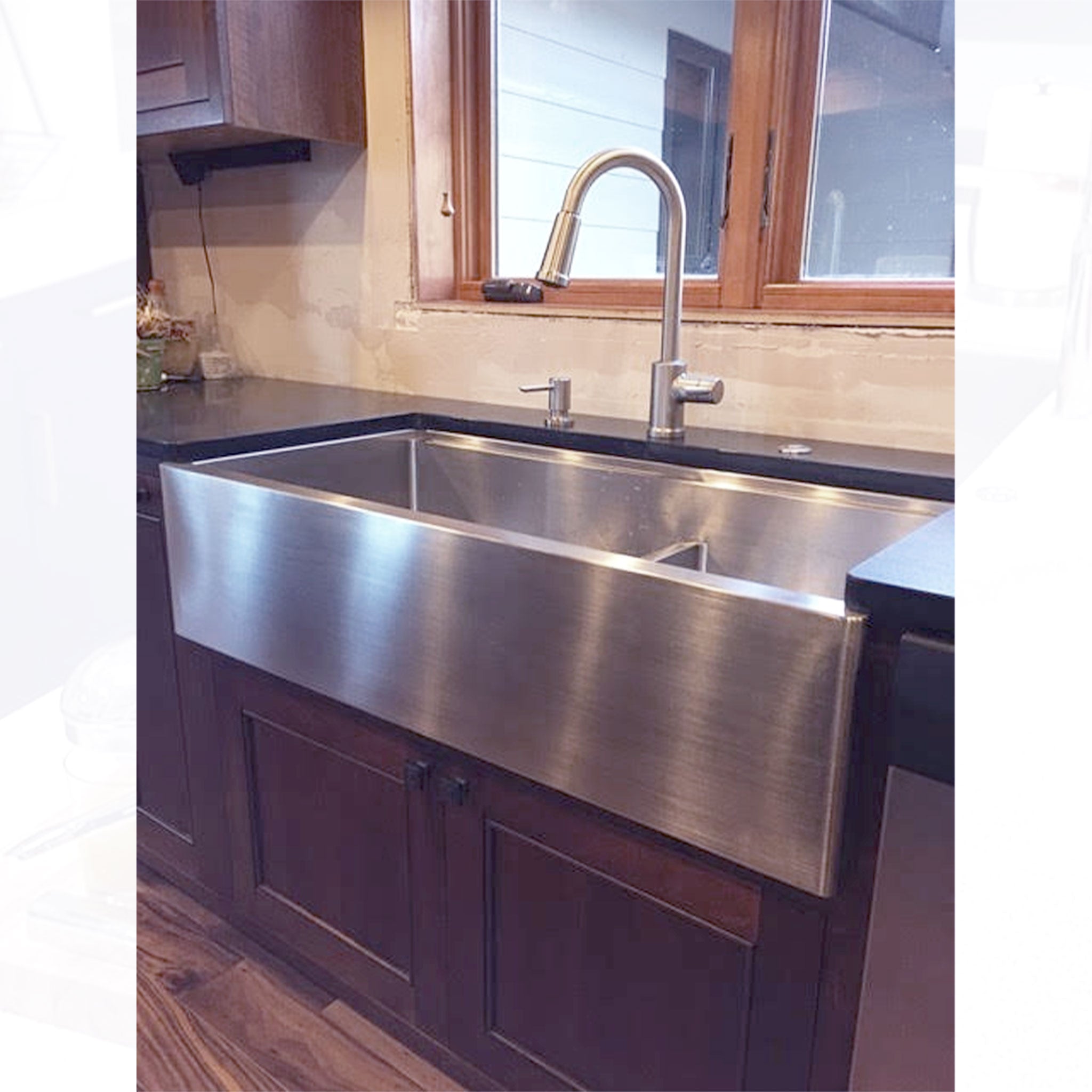 Frontside view of Create Good Sink's 304 Stainless Steel Farmhouse Kitchen Sink
