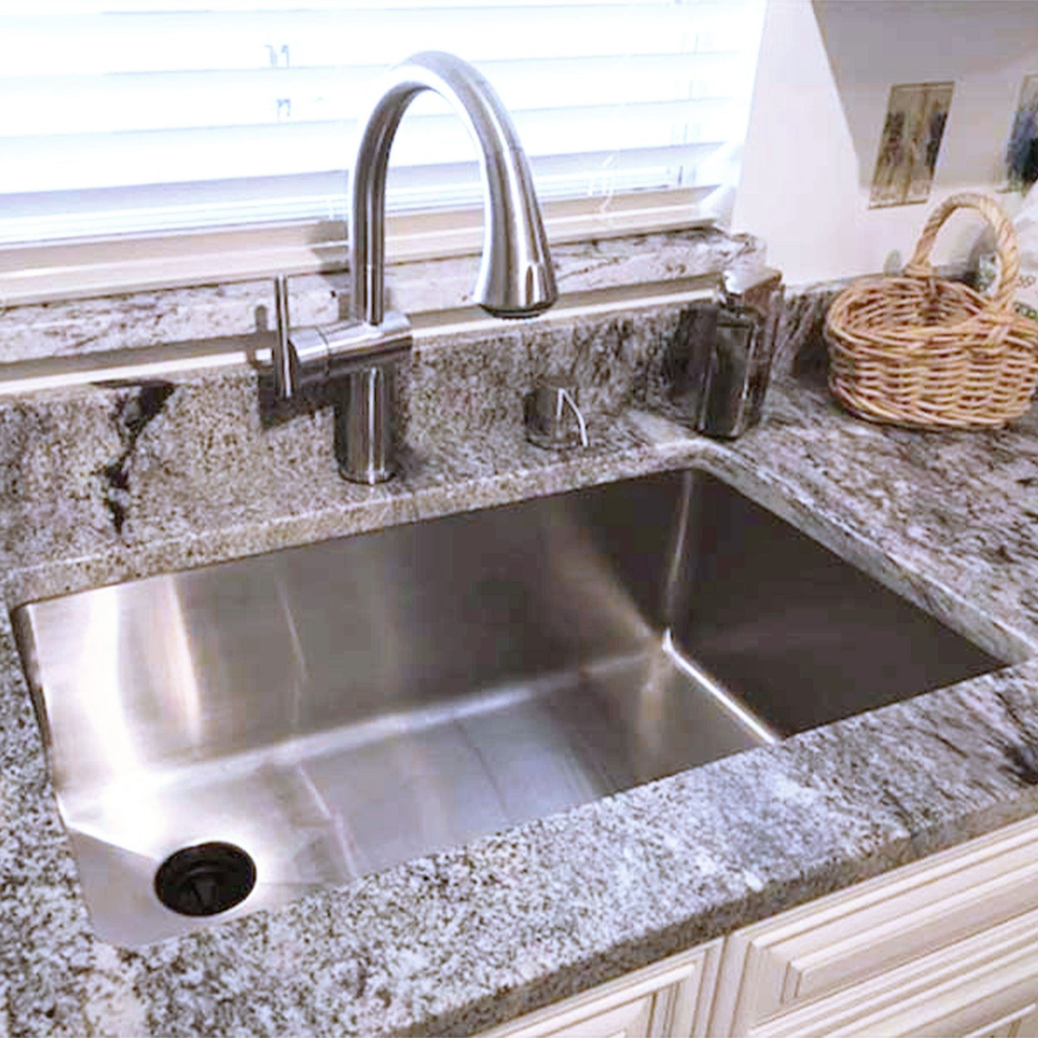 32" Undermount Stainless Steel Classic Kitchen Sink with an offset corner drain.