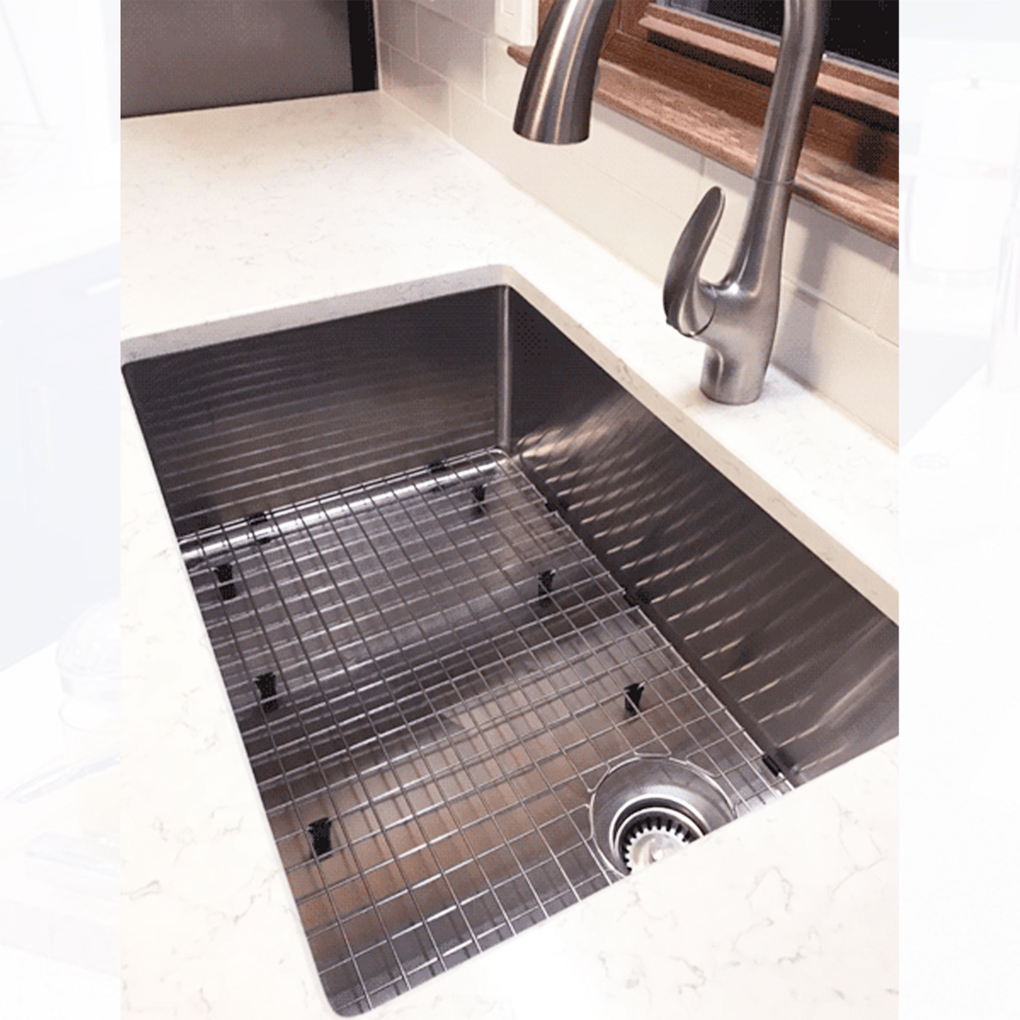 Create Good Sinks' seamless drain with a protective grid in a 28", classica-style kitchen sink.