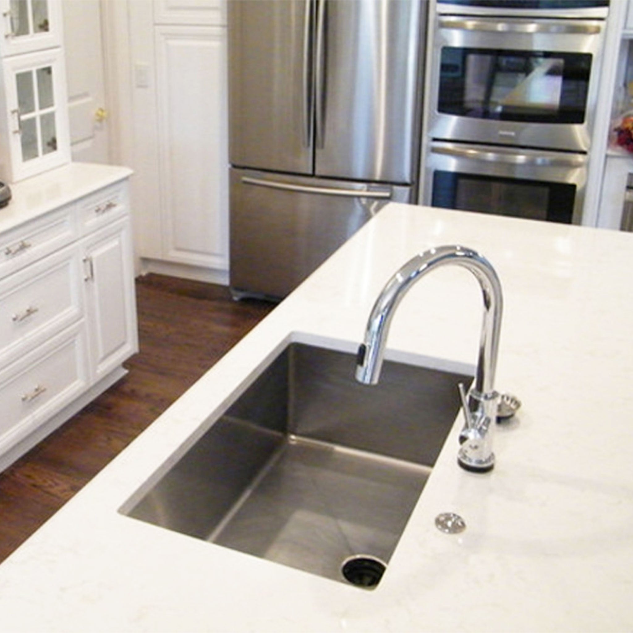 32" one bowl classic sink with a seamless drain.
