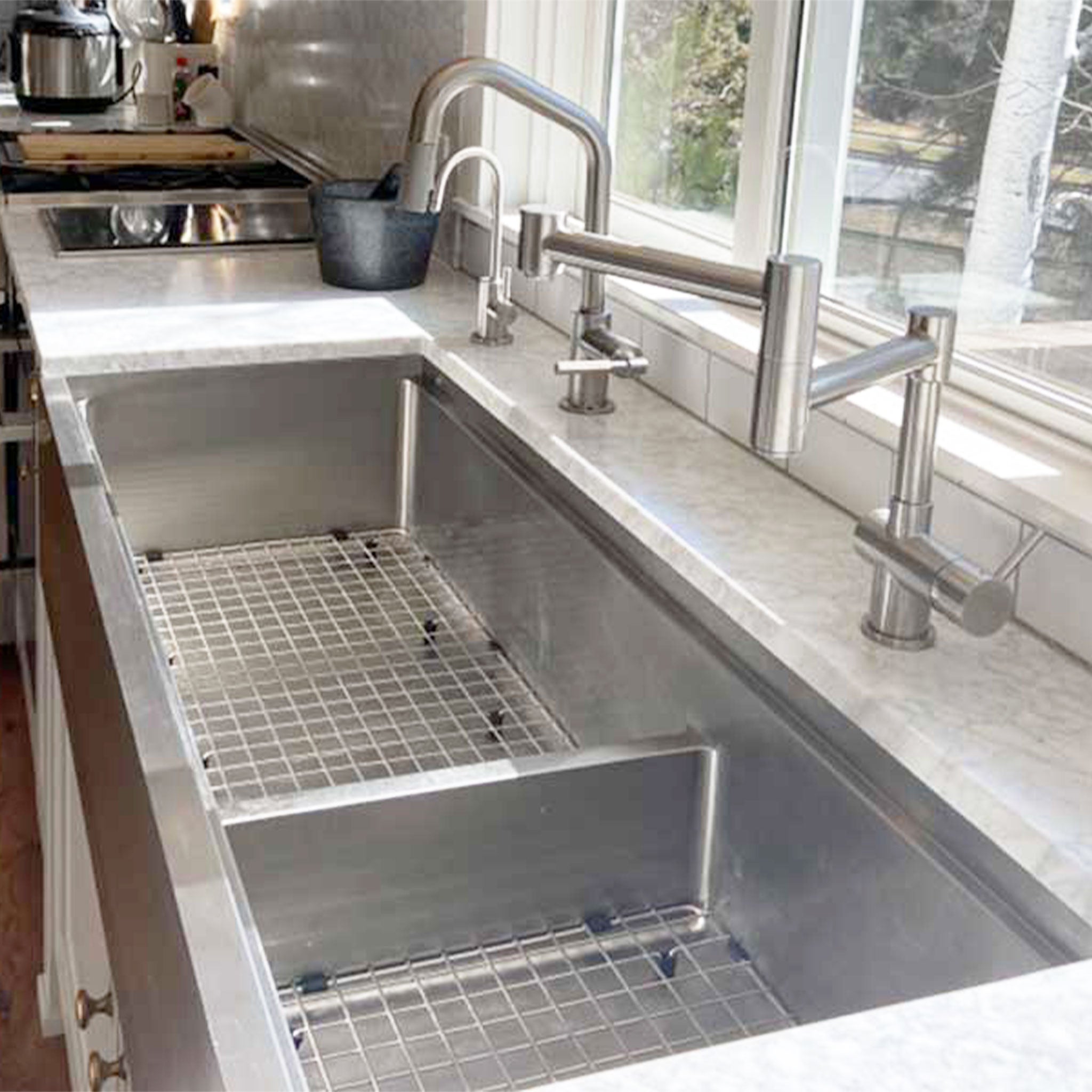 Basin protecting grids in a 50" double bowl farmhouse sink